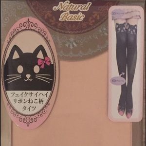 Adorable tights with kitty face